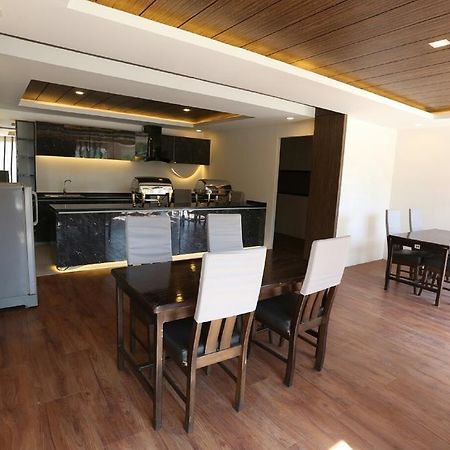 Royal Crown Hotel Янгон Экстерьер фото