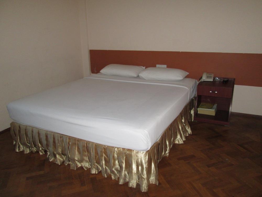 Royal Crown Hotel Янгон Экстерьер фото