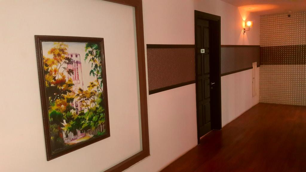Royal Crown Hotel Янгон Экстерьер фото